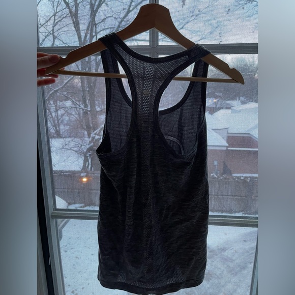 COPY - Grey Lululemon size 4 swiftly tech - Picture 3 of 3